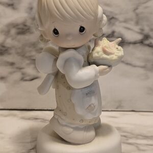 Precious Moments Girl Figurine in Cream and White - Figurine with Cupcake